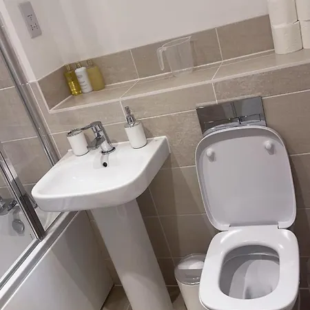 Double En-suite Near Cribbs Causeway * ブリストル