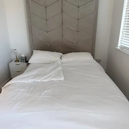 Double En-suite Near Cribbs Causeway ホームステイ