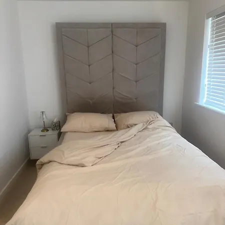 Double En-suite Near Cribbs Causeway ホームステイ ブリストル