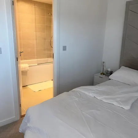 ホームステイ Double En-suite Near Cribbs Causeway ブリストル