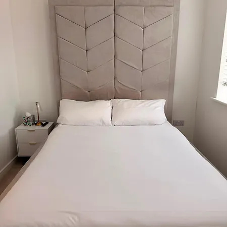 Double En-suite Near Cribbs Causeway Homestay *
