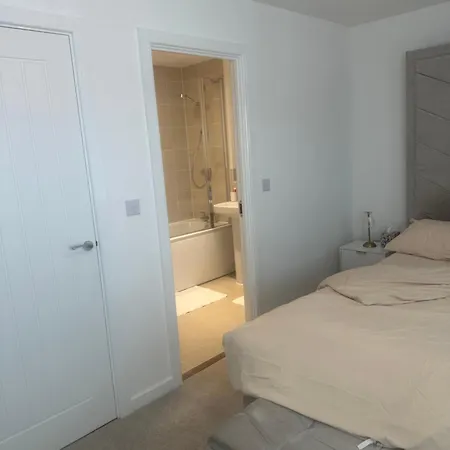 ホームステイ Double En-suite Near Cribbs Causeway *