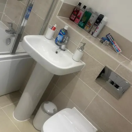 Double En-suite Near Cribbs Causeway ホームステイ