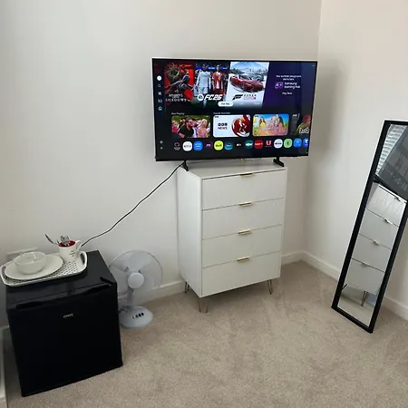 Double En-suite Near Cribbs Causeway *