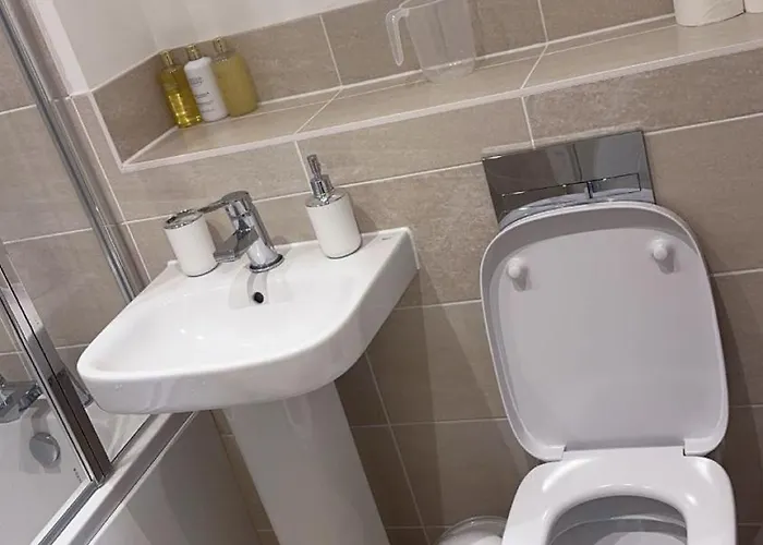 Double En-suite Near Cribbs Causeway * Bristol